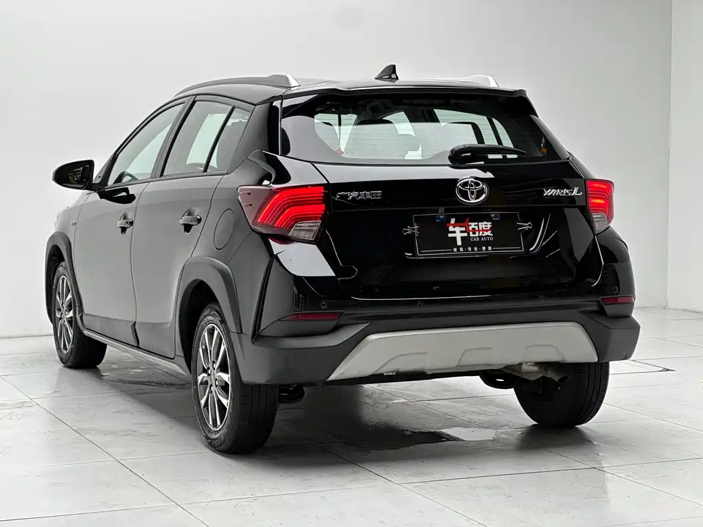 Toyota Yaris L 2021 — фото 6