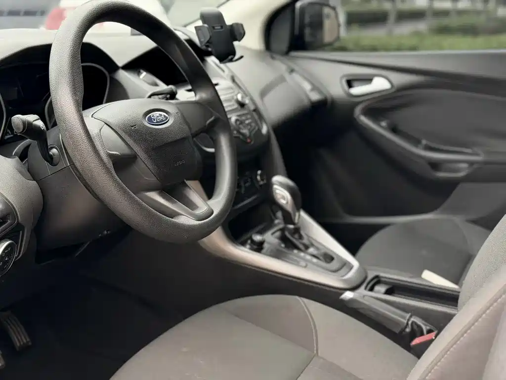 Ford Focus 2015 — фото 4