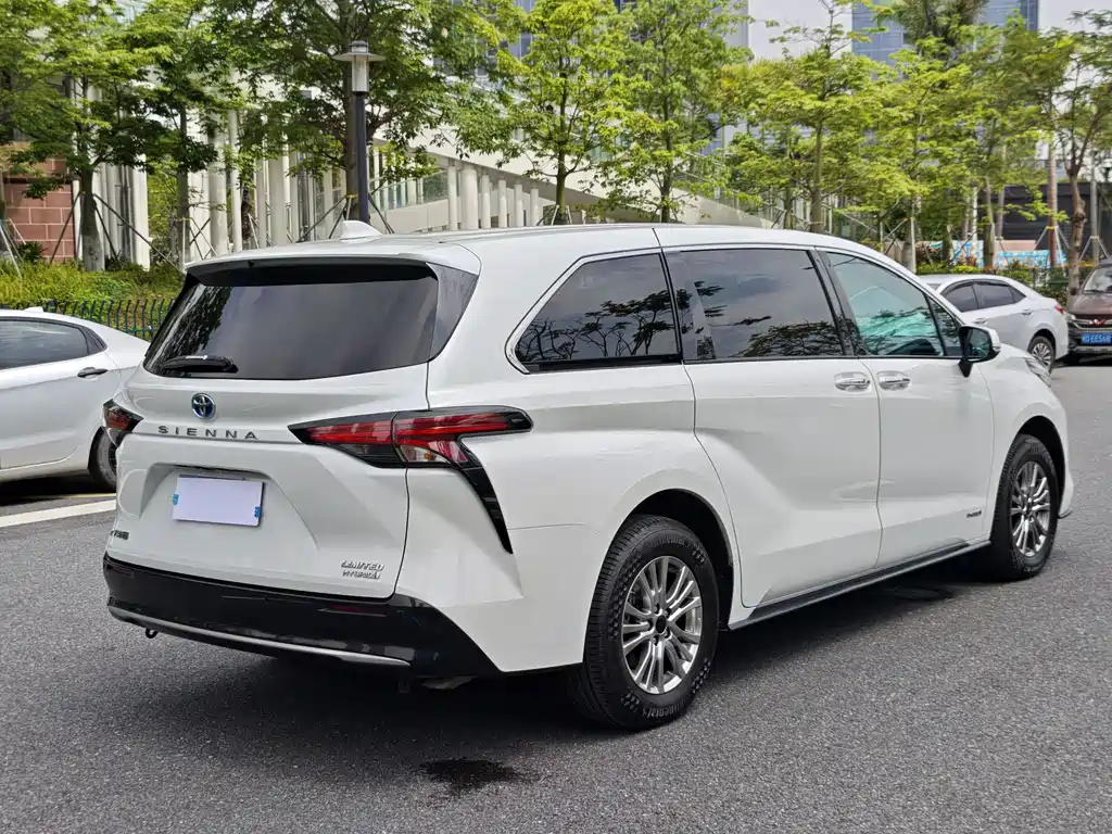 Toyota Sienna 2022 — фото 25