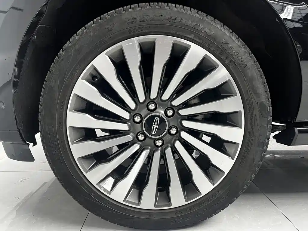 Lincoln Navigator 2023 — фото 20