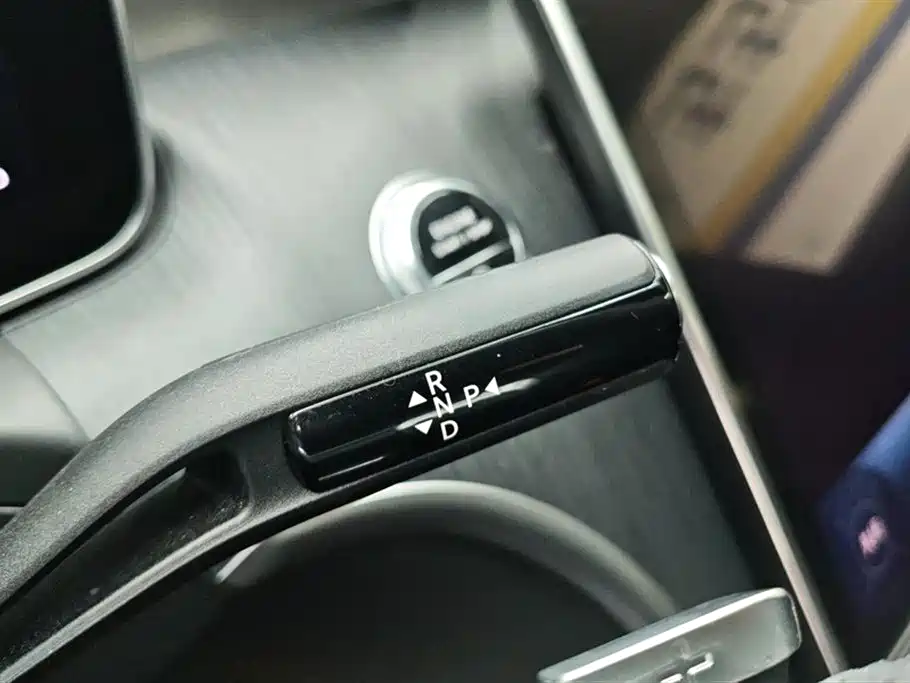 Mercedes-Benz C-Class 2023 — фото 16