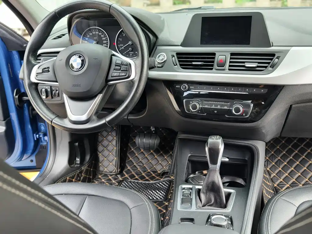 BMW 1 Series 2017 — фото 13