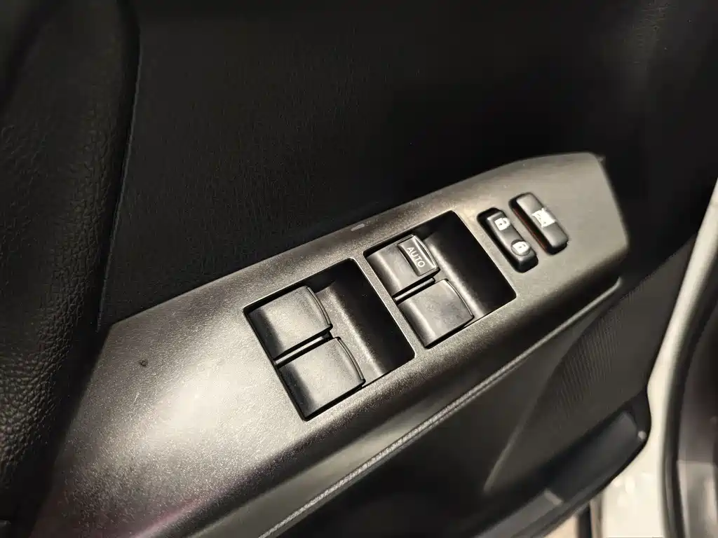 Toyota RAV4 2019 — фото 24