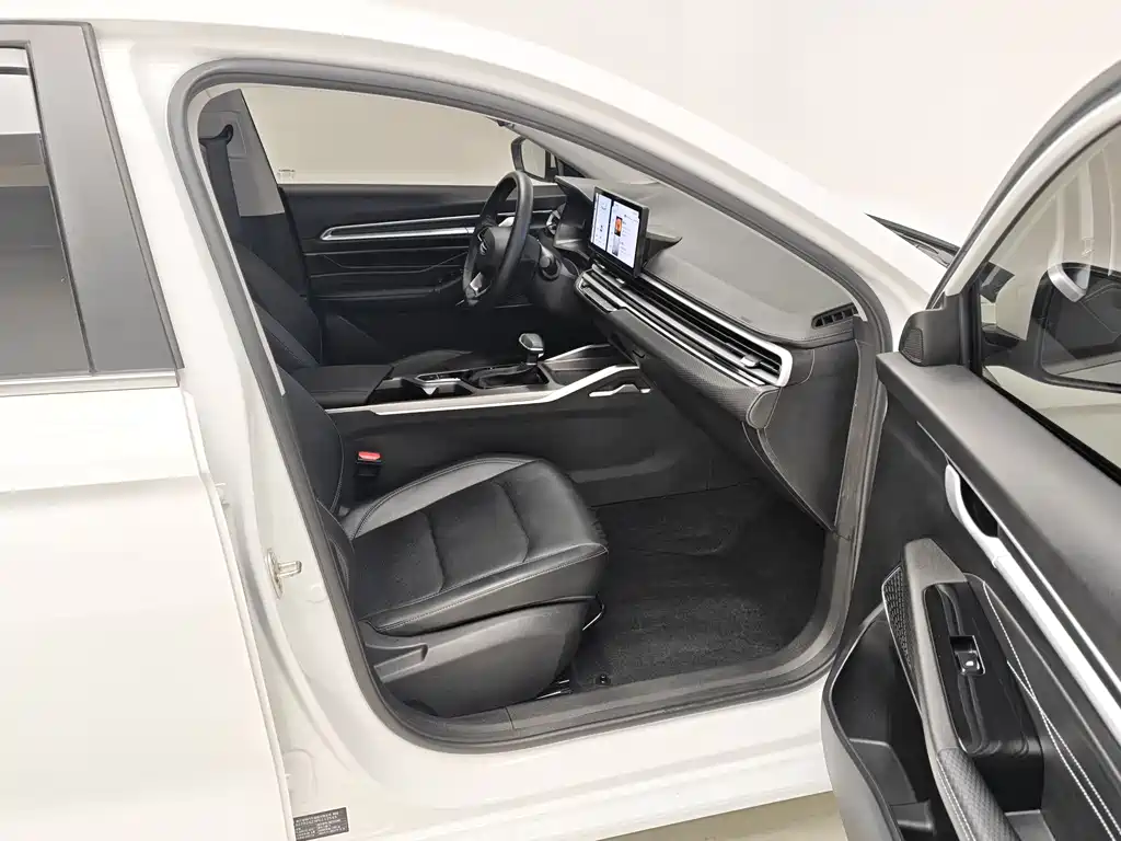 Geely Emgrand 2023 — фото 10
