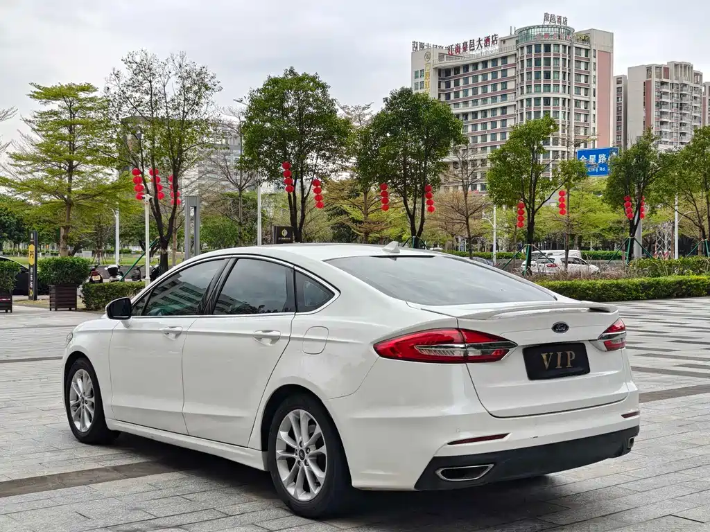 Ford Mondeo 2019 — фото 15