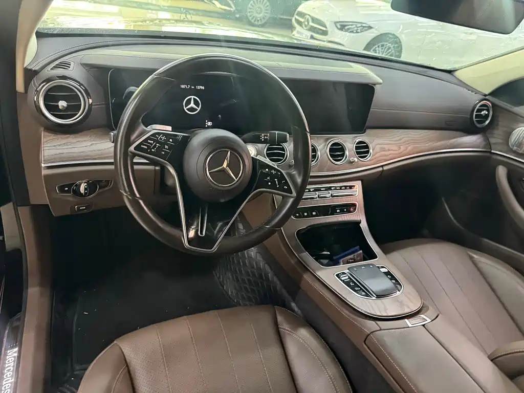 Mercedes-Benz E-Class 2023 — фото 11