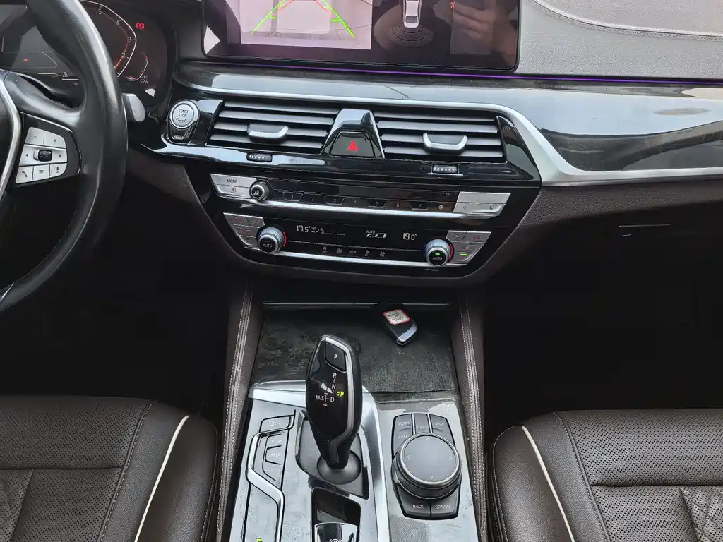 BMW 5 Series 2021 — фото 12