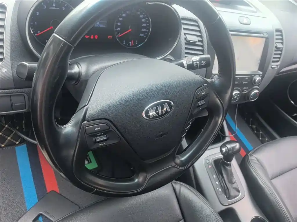 Kia K3 2014 — фото 11