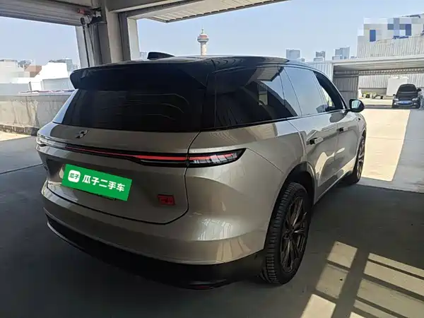 NIO ES8 2024