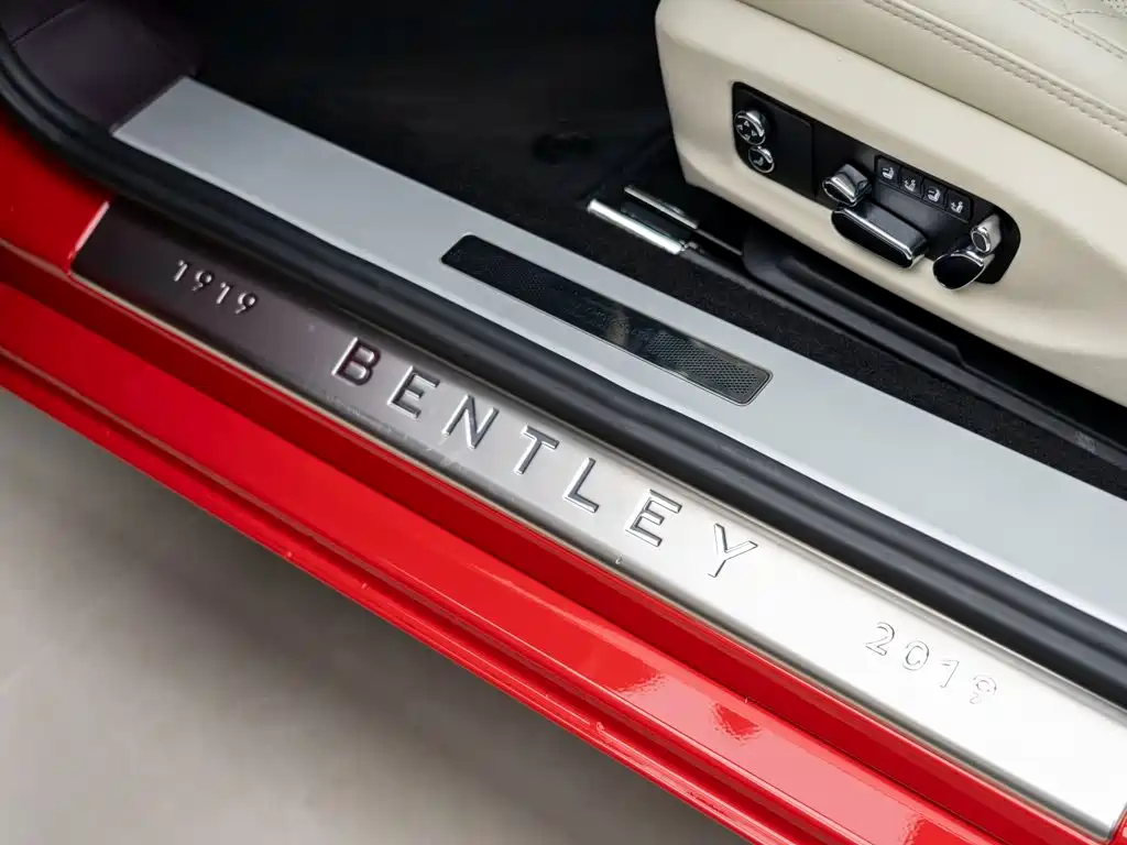 Bentley Continental 2020 — фото 11