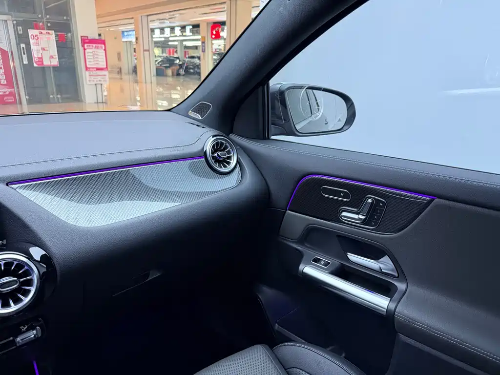 Mercedes-Benz GLA AMG 2023 — фото 20