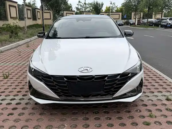 Hyundai Elantra 2022