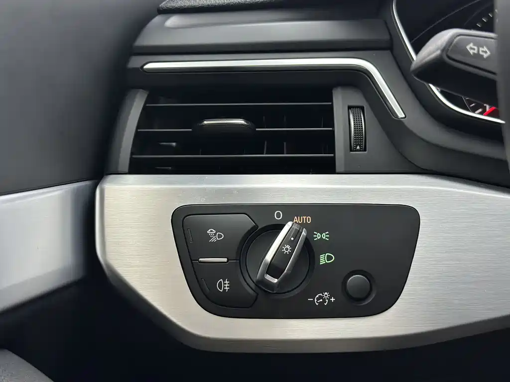 Audi A4L 2019 — фото 11