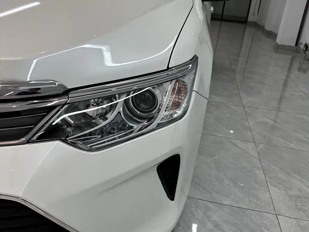 Toyota Camry 2017 — фото 14