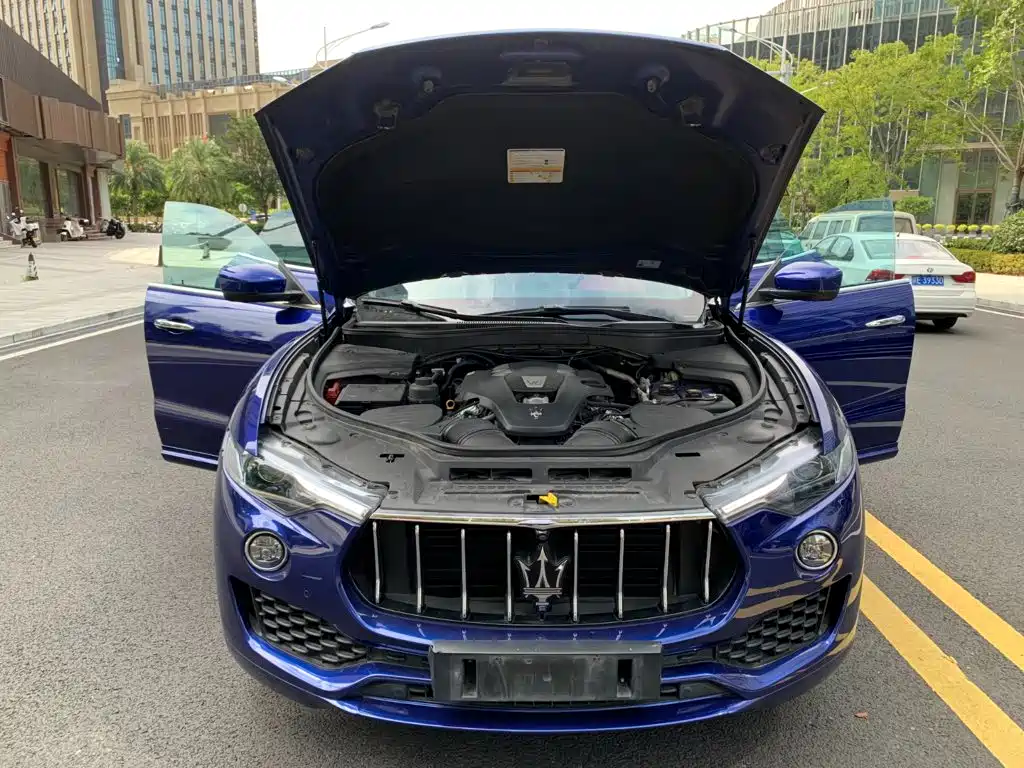 Maserati Levante 2017 — фото 17