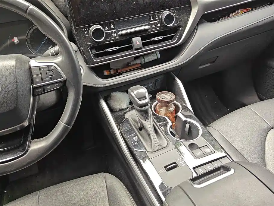 Toyota Highlander 2022 — фото 16