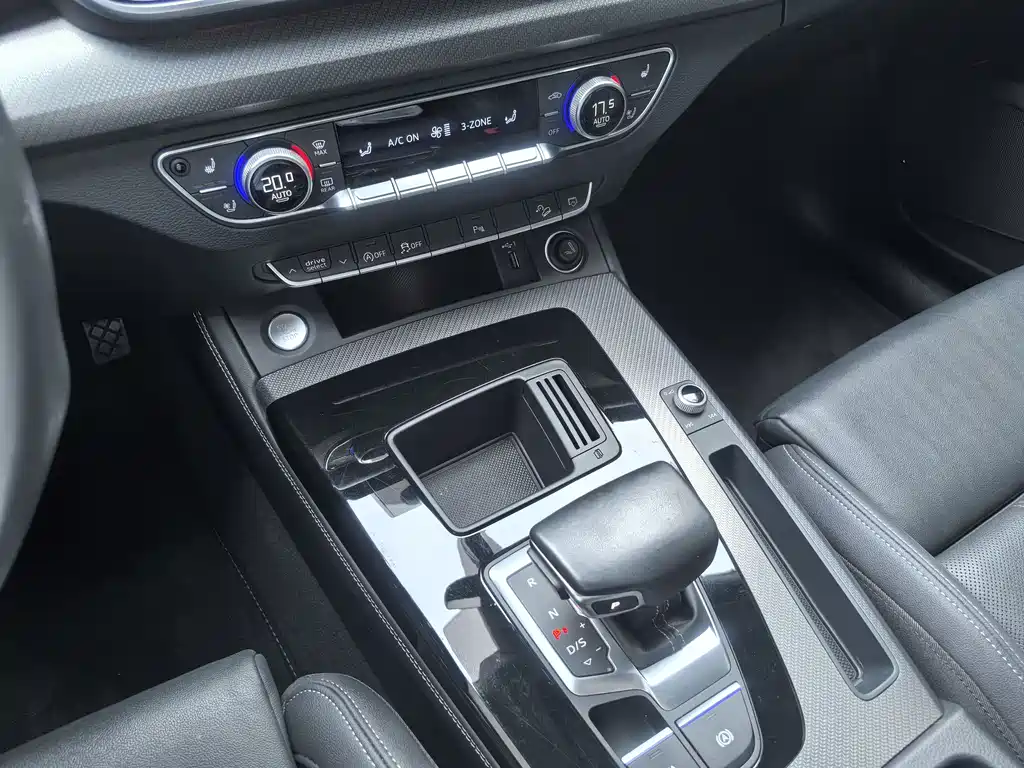 Audi Q5L 2022 — фото 20