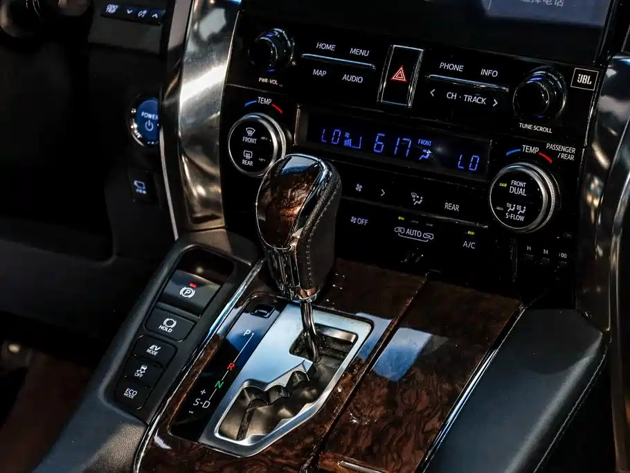 Toyota Vellfire 2021 — фото 37