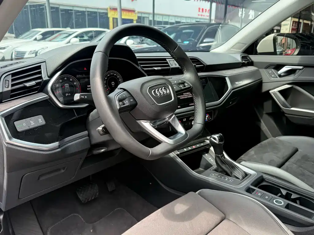 Audi Q3 2022 — фото 14