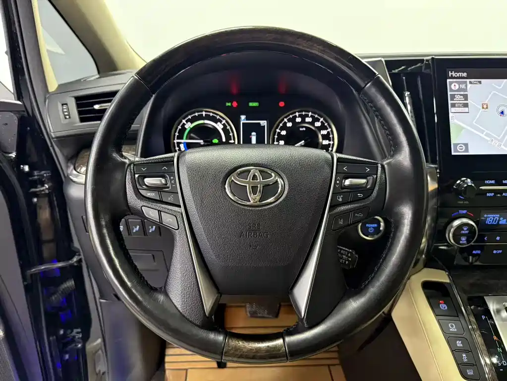Toyota Alphard 2020 — фото 17