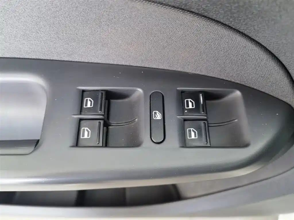 Volkswagen Touran 2015 — фото 9