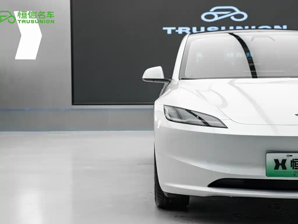 Tesla Model 3 2026 — фото 9