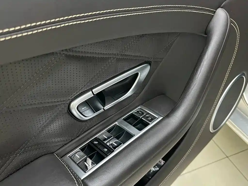 Bentley Continental 2017 — фото 14