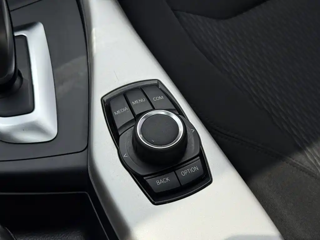 BMW 1 Series 2018 — фото 14