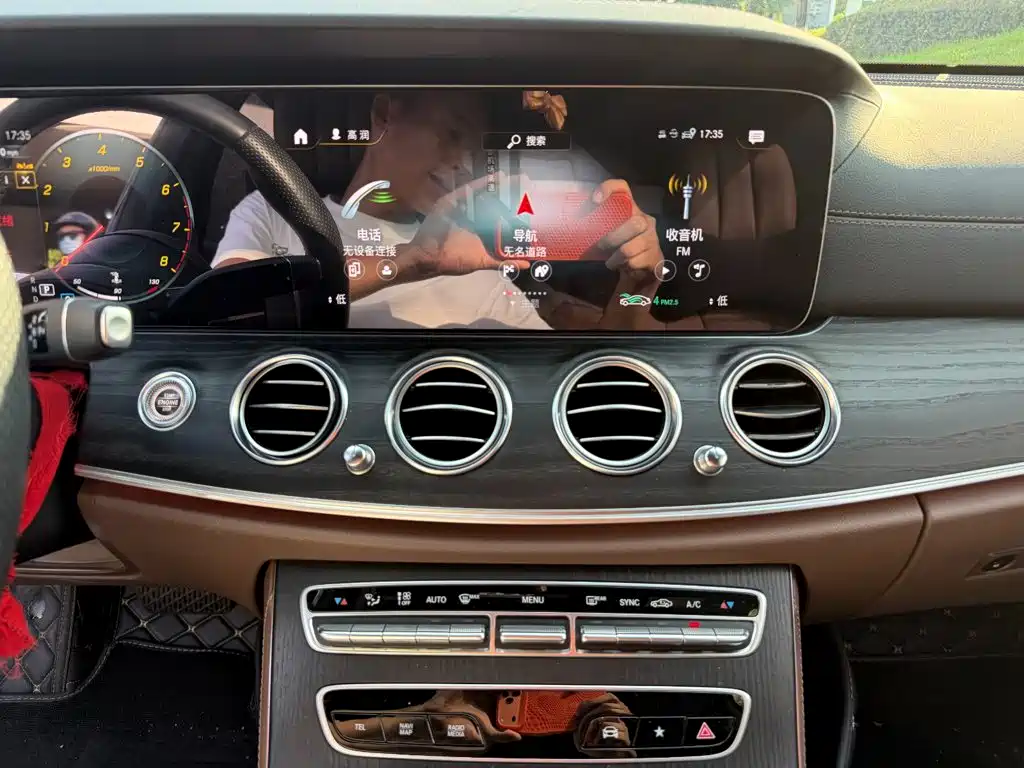 Mercedes-Benz E-Class 2023 — фото 9