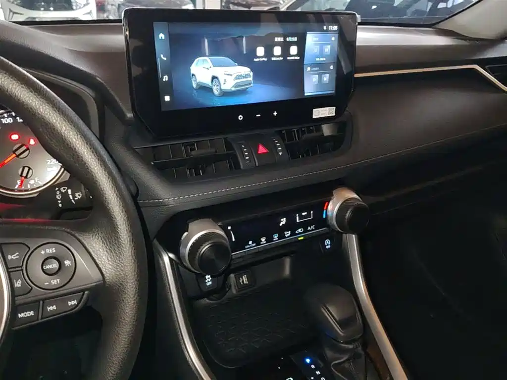 Toyota RAV4 2025 — фото 13