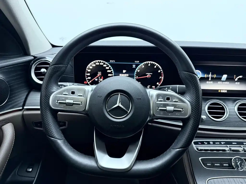 Mercedes-Benz E-Class 2020 — фото 24