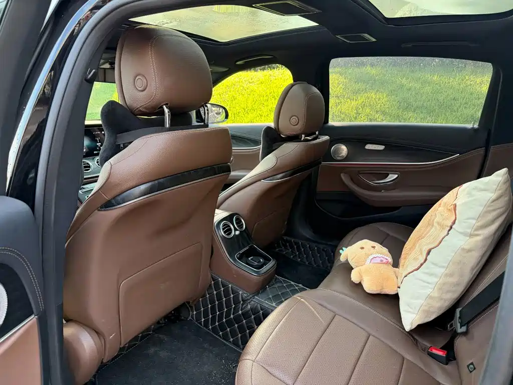 Mercedes-Benz E-Class 2023 — фото 11