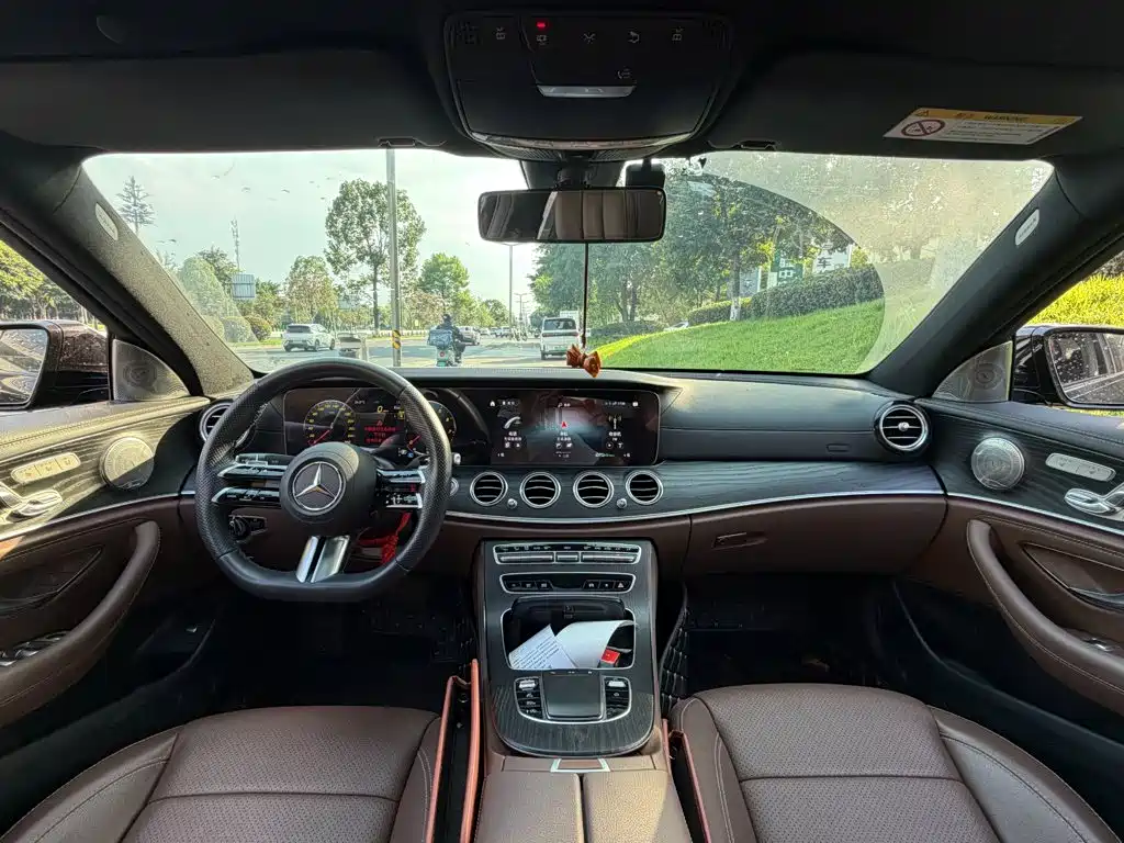 Mercedes-Benz E-Class 2023 — фото 13