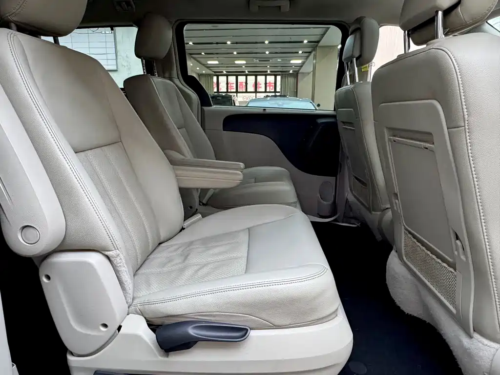 Chrysler Grand Voyager 2015 — фото 9
