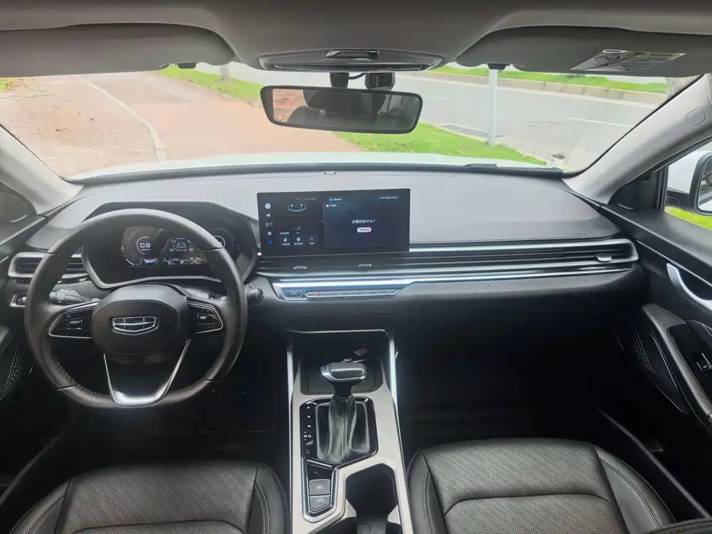 Geely Emgrand 2023