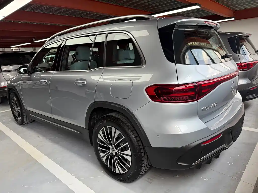 Mercedes-Benz EQB 2025 — фото 16