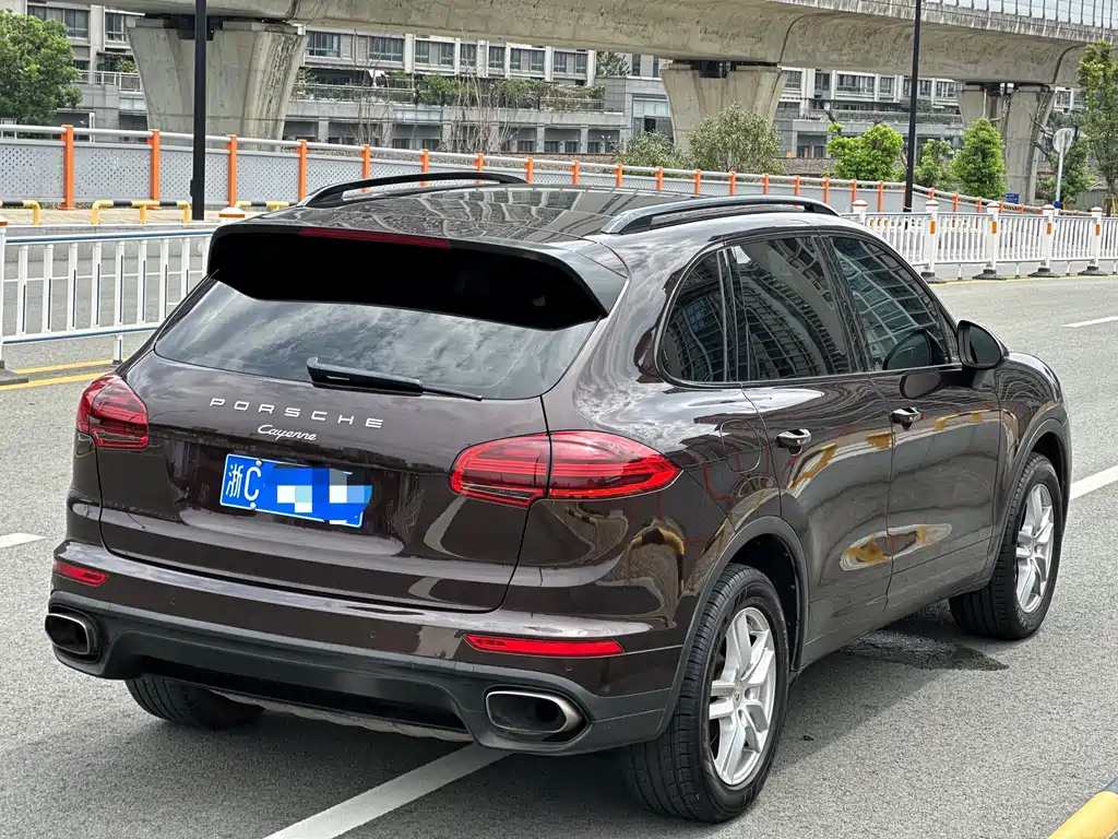 Porsche Cayenne 2015 — фото 15
