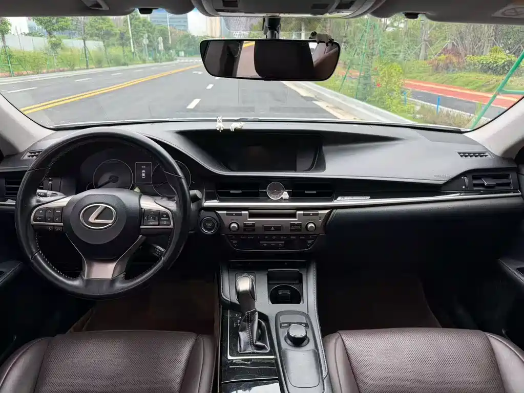 Lexus ES 2018