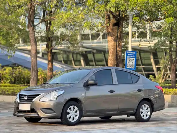 Nissan Sunny 2015