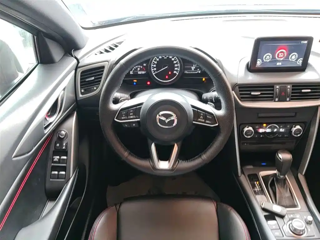 Mazda CX-4 2018 — фото 11