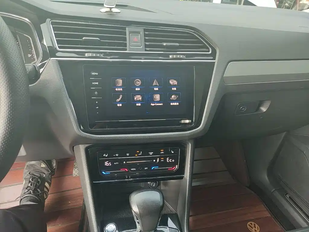 Volkswagen Tiguan L Plug-In Hybrid 2020 — фото 13