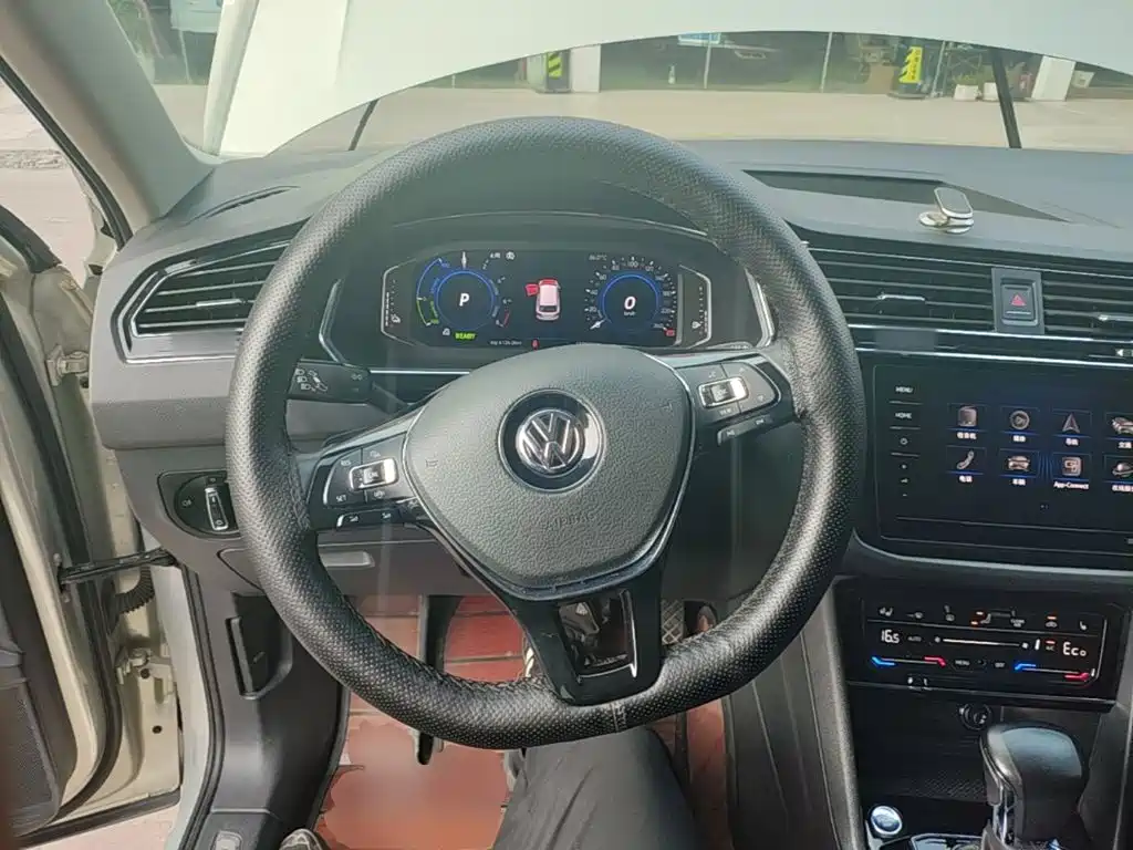 Volkswagen Tiguan L Plug-In Hybrid 2020 — фото 11