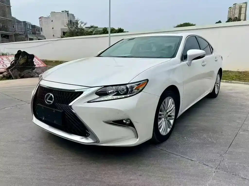 Lexus ES 2018
