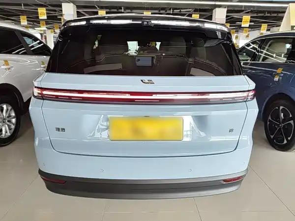 Li Auto i8 2025