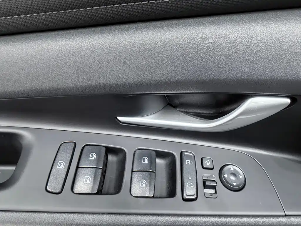 Hyundai Elantra 2022 — фото 30