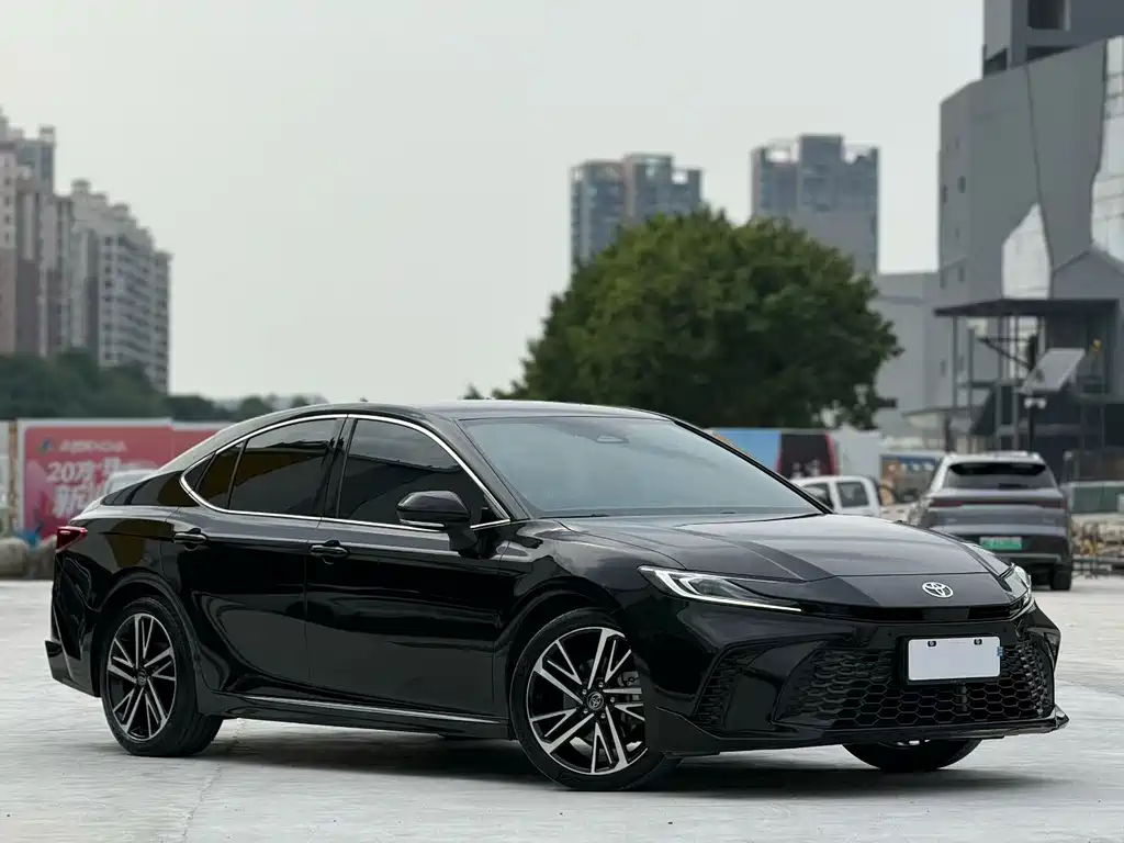 Toyota Camry 2025 — фото 3