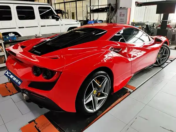 Ferrari F8 2021