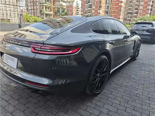 Porsche Panamera 2021