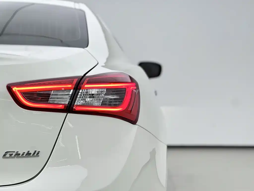 Maserati Ghibli 2019 — фото 16