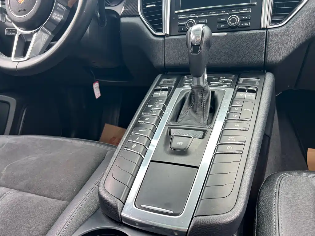 Porsche Macan 2015 — фото 15